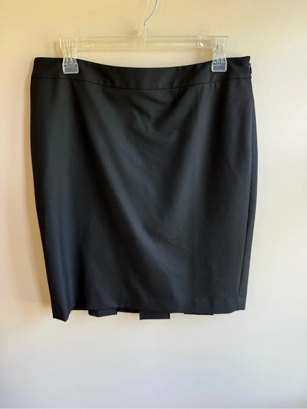 Ann Taylor LOFT Black  Straight Short Knee Length Pencil Skirt, size 8